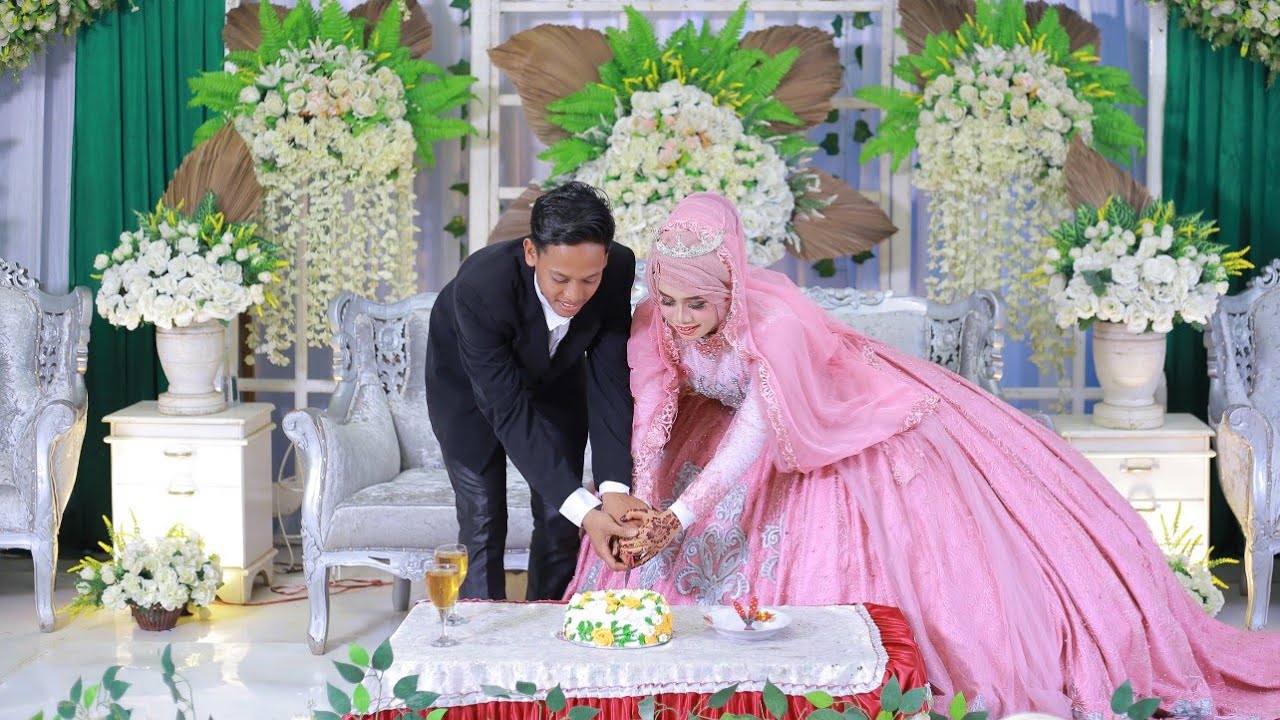 Potong kue Wedding SARI & KECIS _ Tata rias yuni sigit