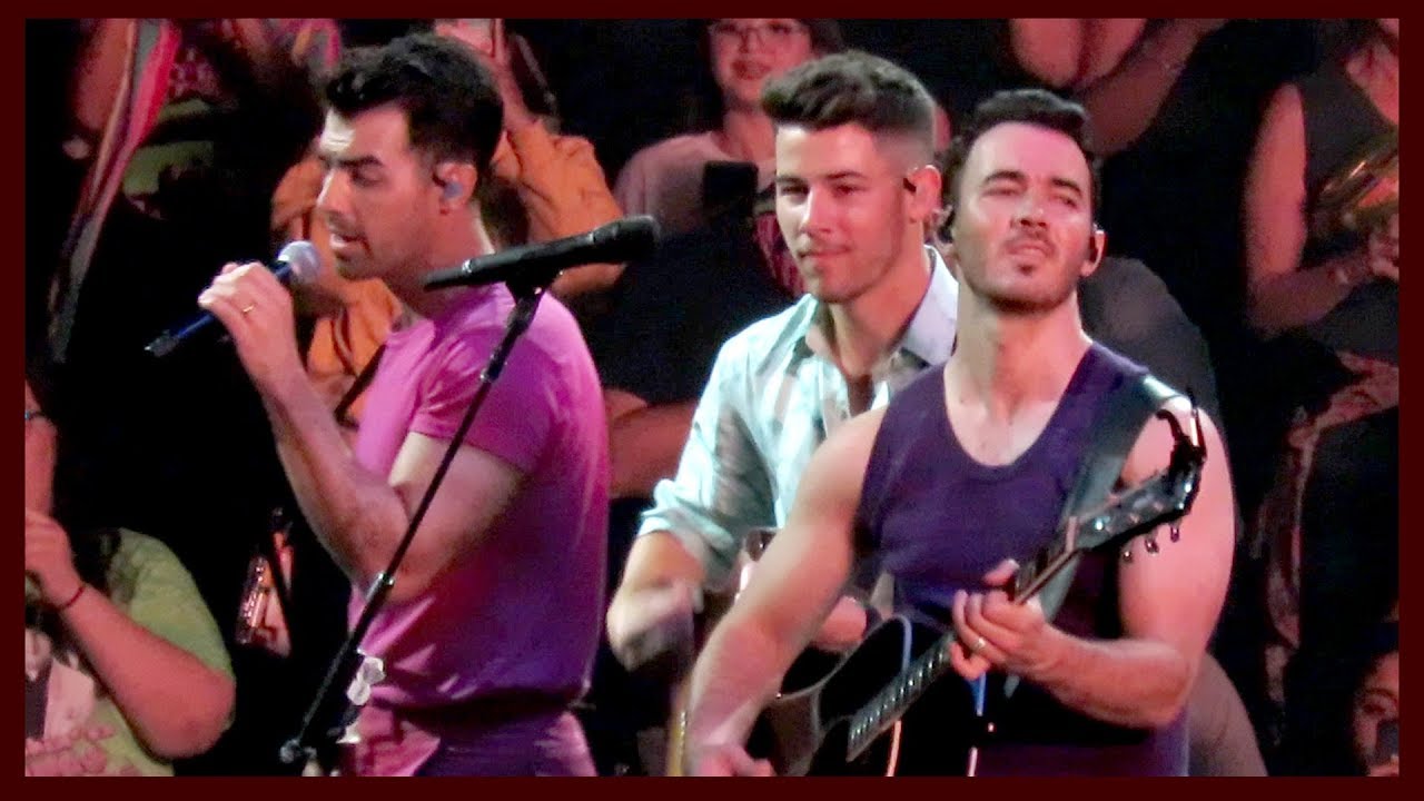 Jonas Brothers - "Inseparable" Live (Fan Request) - Anaheim