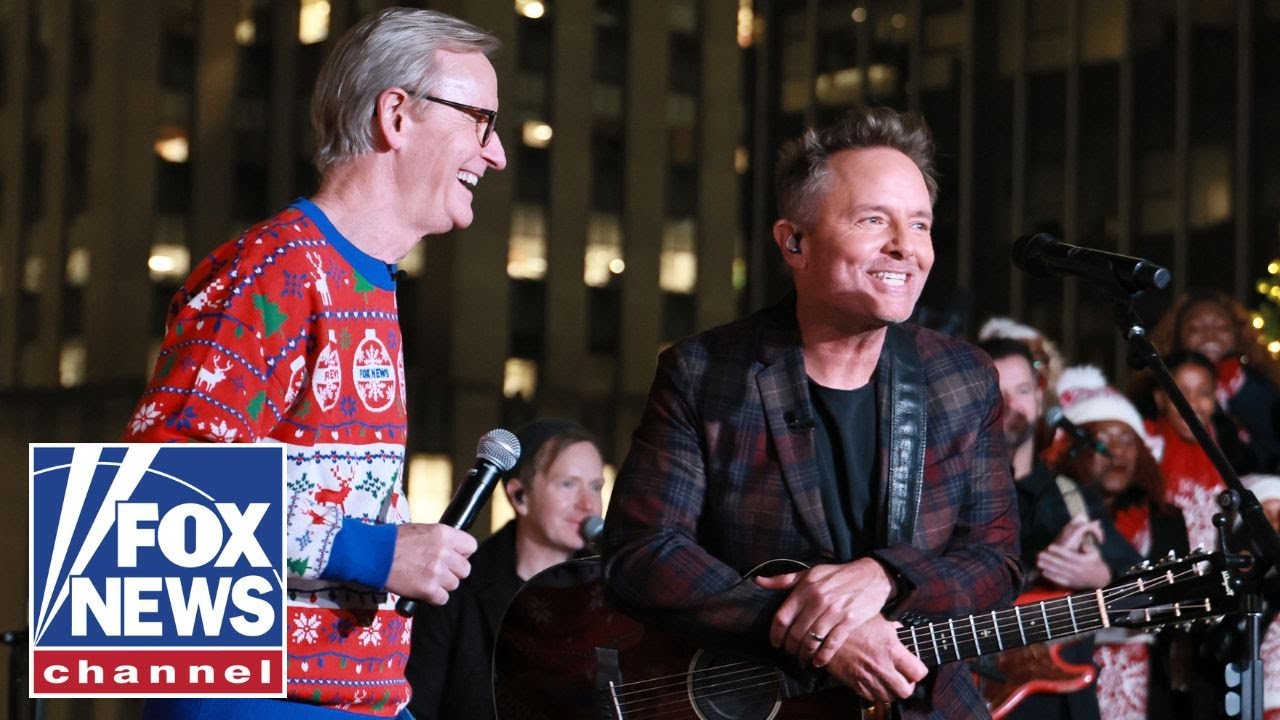 Chris Tomlin sings &lsquo;Holy Forever&rsquo; at Fox tree lighting