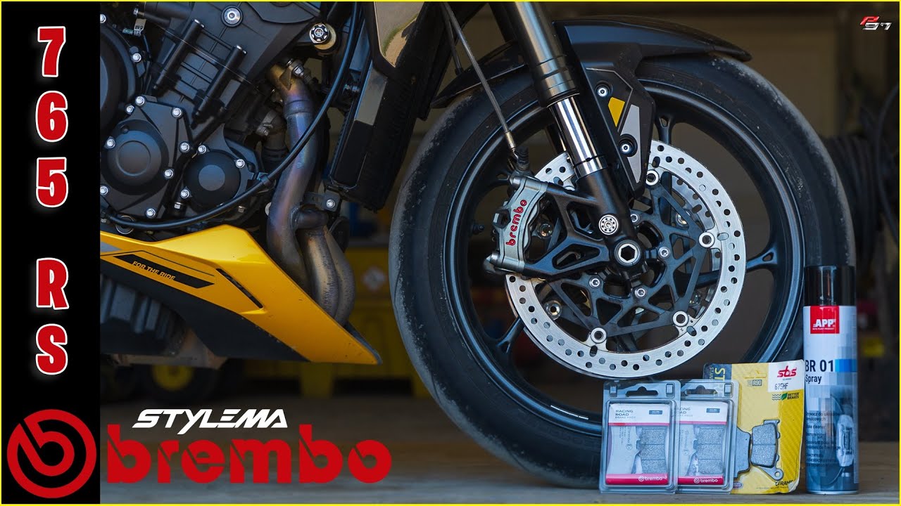 Sostituzione pastiglie anteriori e posteriori | TRIUMPH STREET TRIPLE 765 RS 2024