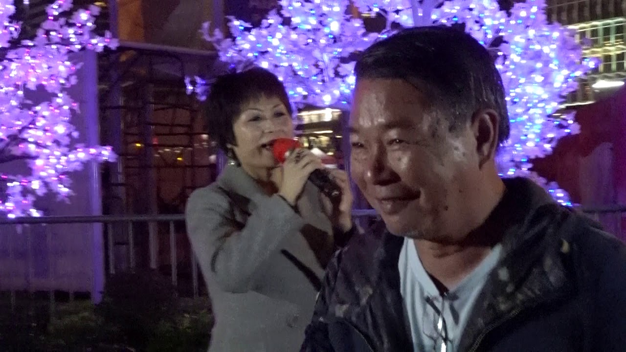 旺角羅文歌舞團 （旺角任劍輝，吳少雲唱）劍合釵缘，幽媾，游龍戲鳳，香夭，狄青闖三關之猜心事，中環9号碼頭摩天輪下26/1/2019.