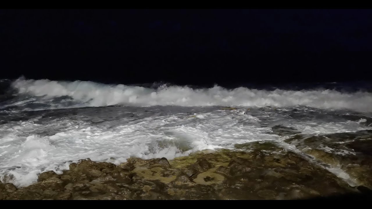 Malta - 4K - Waves at night - 2022
