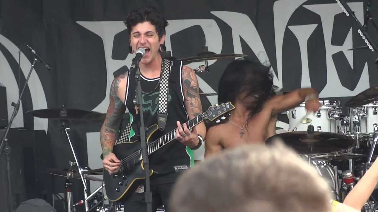Black Tide - Honest Eyes (Live: Uproar Festival 2011) HD