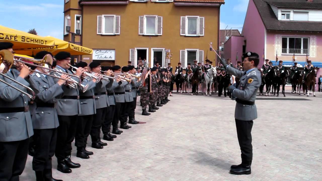 vidéo 1 Cérémonie Remise de Décorations Amicale du 5 °RH  à Weingarten juin 2011