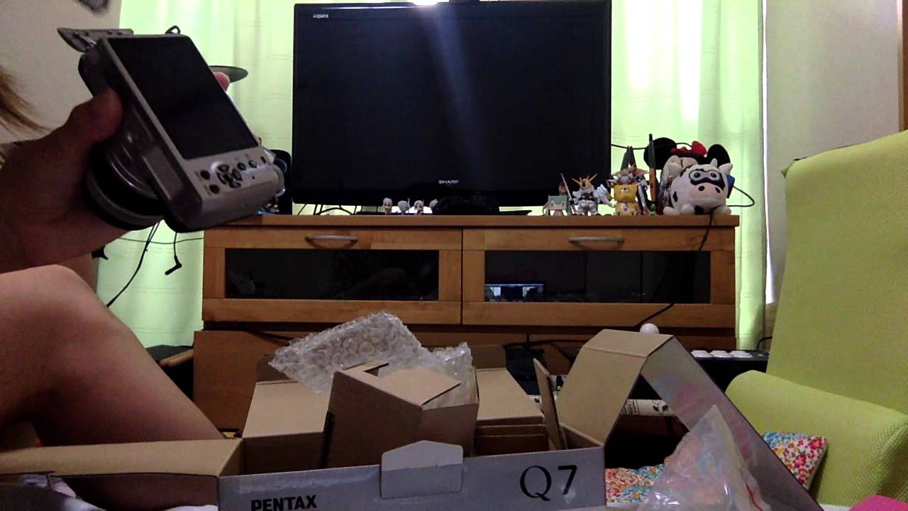 SIlent Unboxing: Pentax Q7 with 02 Standard Zoom