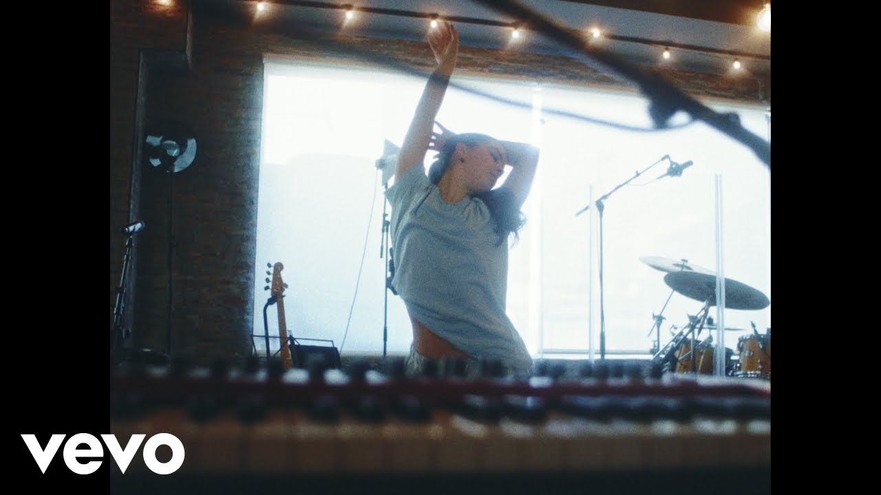 Malú - Primer Amor (Video Oficial)