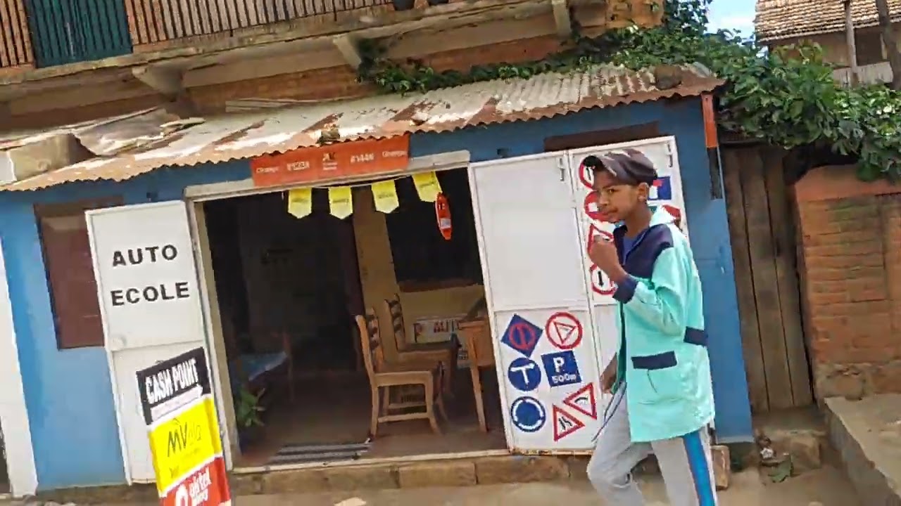 Ambavahadimangatsiaka by Antanivao Miarivola to Ambohimena - Streets view of Antsirabe Madagascar 