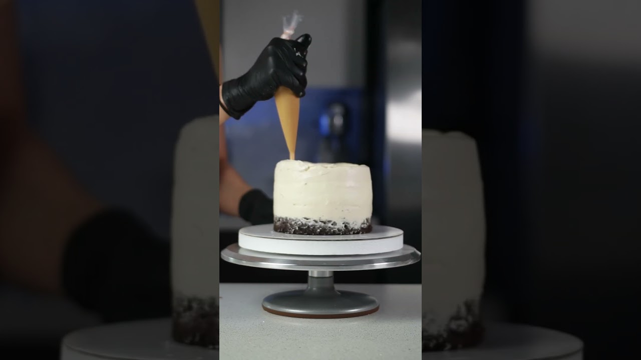 Sneakers Cheesecake filling 🩶🤍🩵🫰#cake #cakeoftheday #dessertrecipe #cakestagram