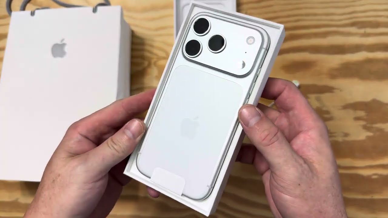 iPhone 17 Pro — распаковка в день запуска