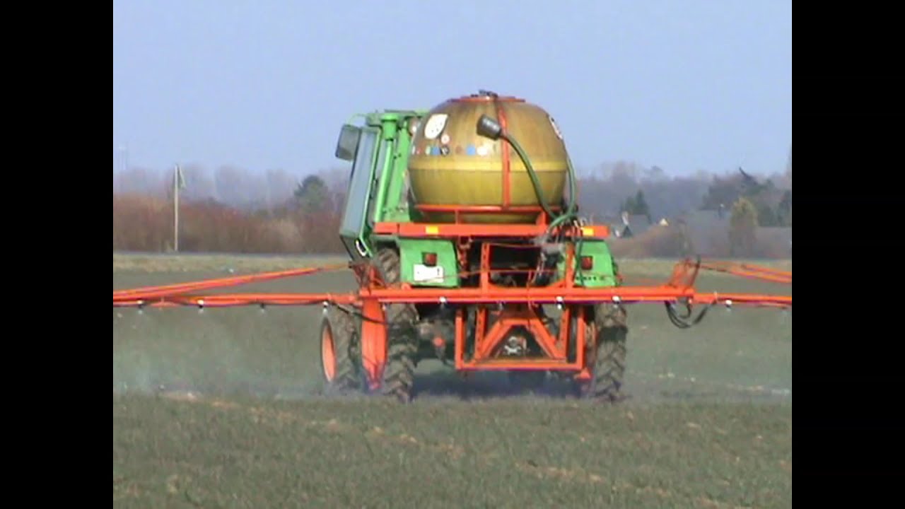 DEUTZ INTRAC 2003 AND SPRAYER