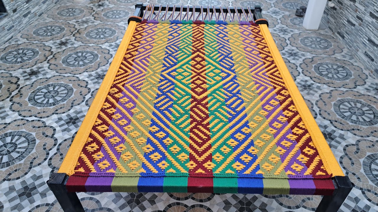 गाँव में चारपाई कैसे बुनते हैं || charpai ki bunai || charpai ki design @DHANTEJHASTKALAKENDRA