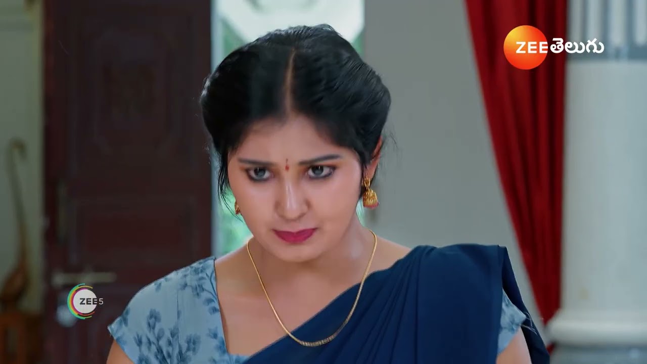 Gharana Mogudu | అఖిల ని ఎదిరించే మొనగాడని వెంకీ ని పొగిడిన తాతగారు