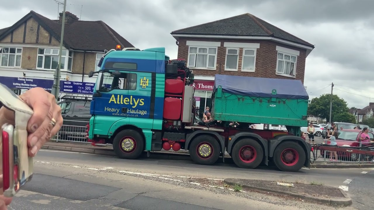 A 70 metre, 140 Tonne Abnormal load making its way into New Haw, Surrey