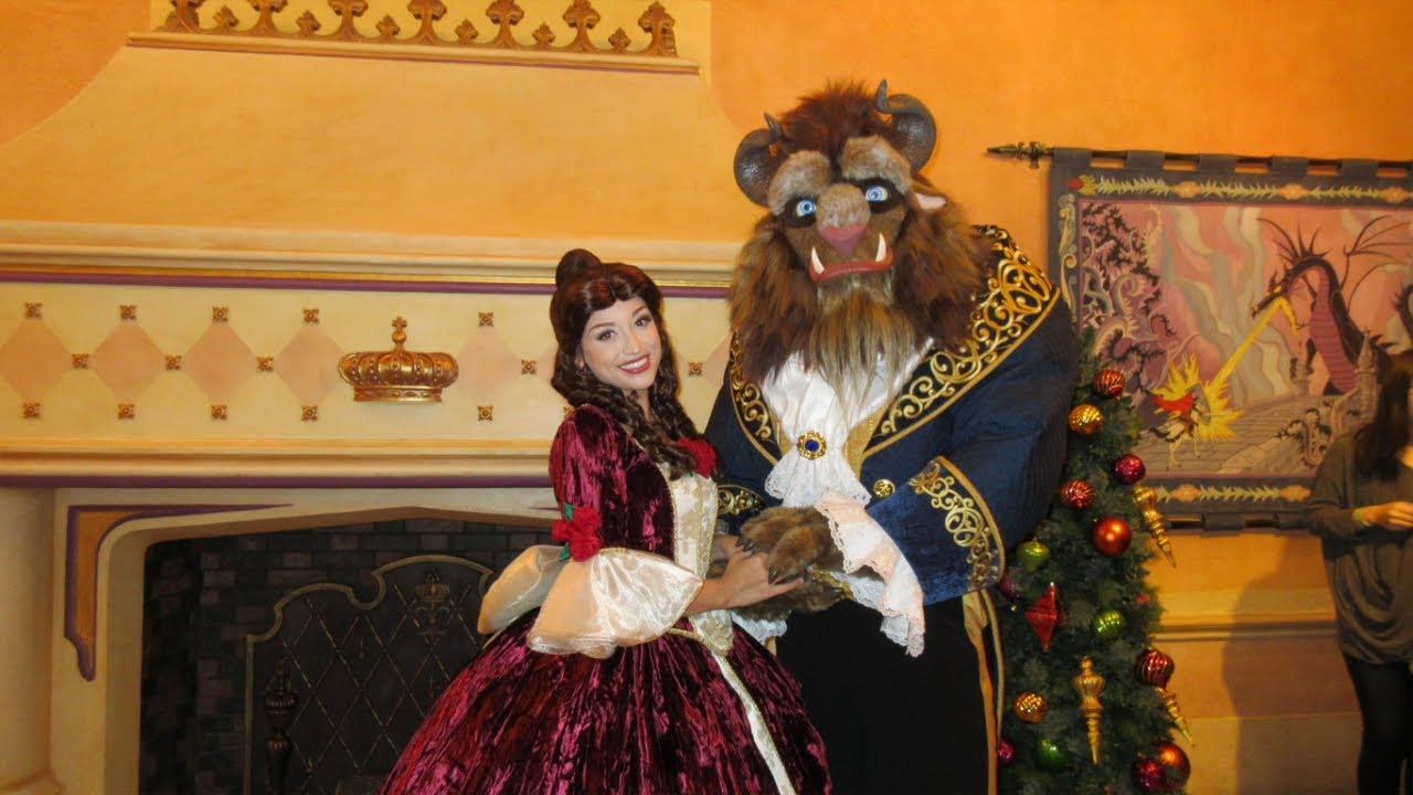 Belle & BEAST in the Royal Banquet Hall Christmas Buffet - Hong Kong Disneyland