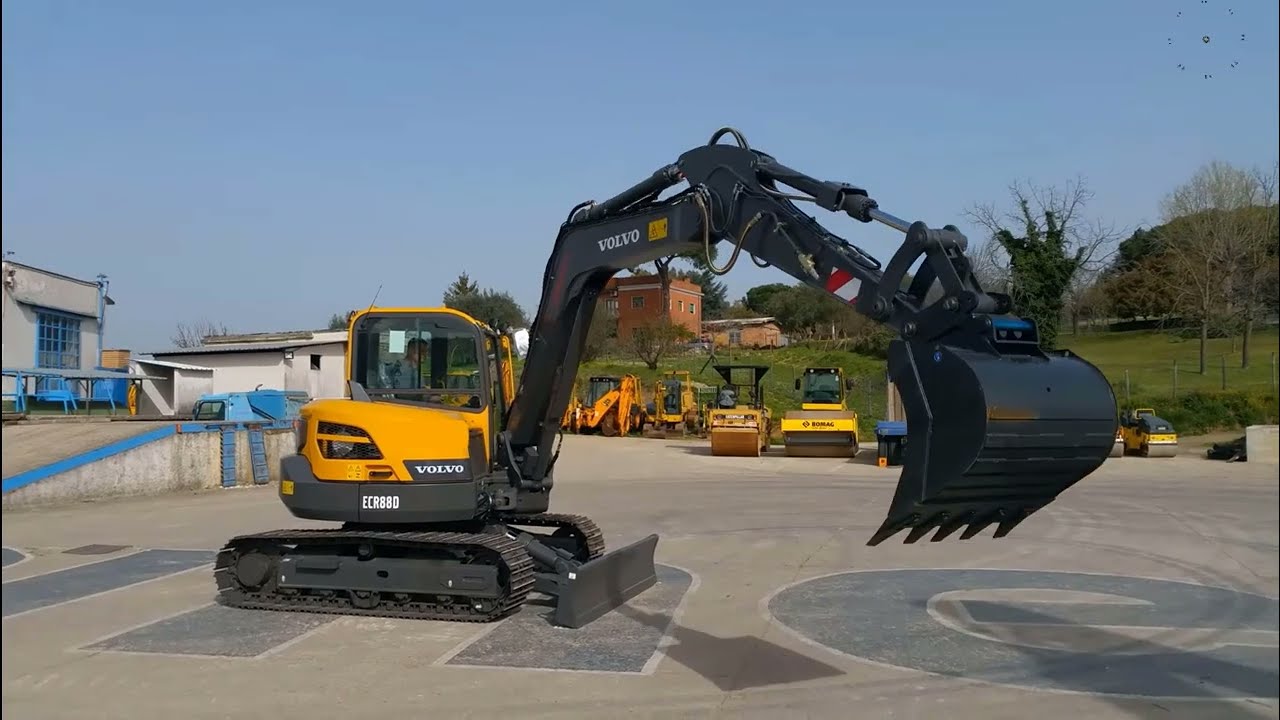 Volvo ECR88D : une mini-pelle compacte aux grandes performances