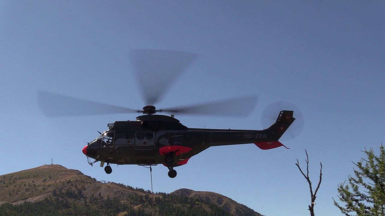 Un super puma pour le télésiège Valette d'Isola 2000