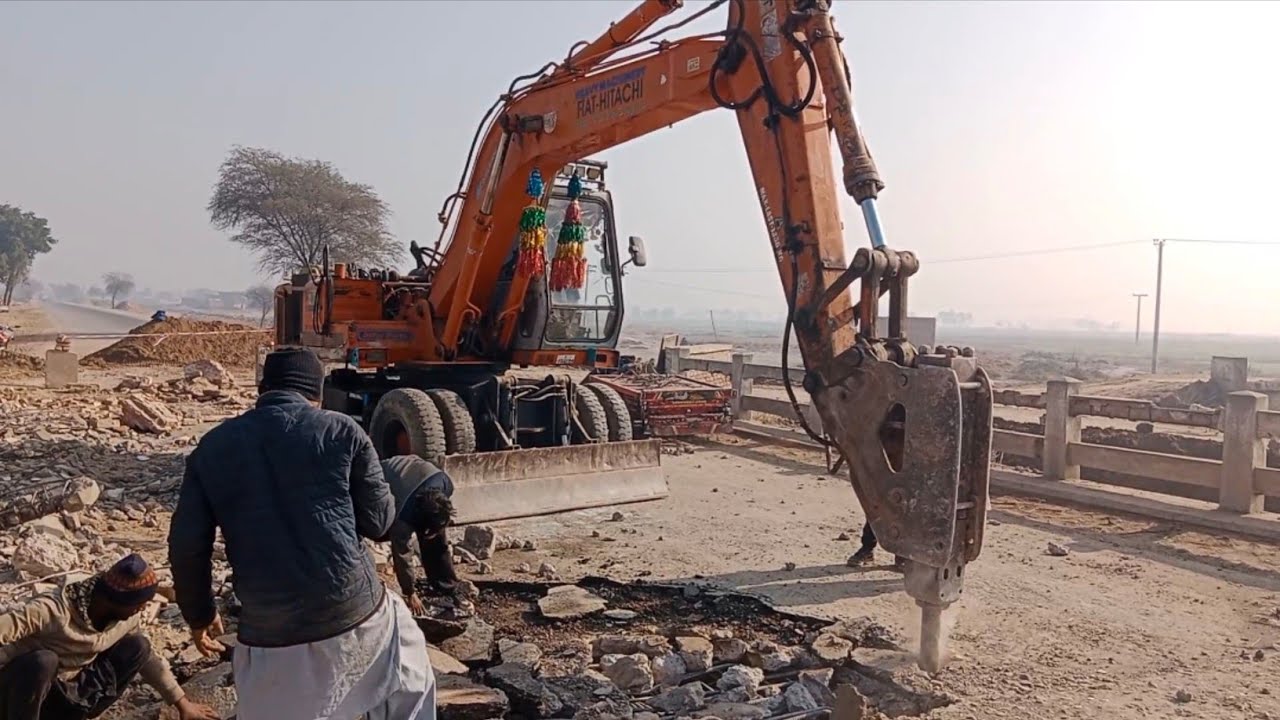 Testing Hitachi Excavator hydraulic rock breaker working