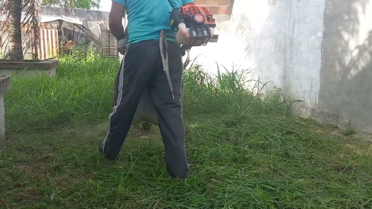 Roçando com o nylon na roçadeira Fortg 52cc 