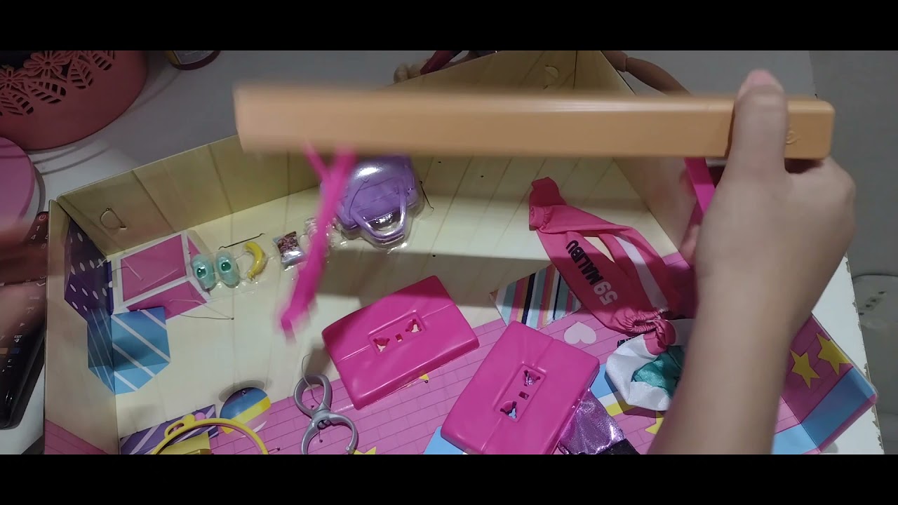 abrindo minha primeira Barbie articulada!!