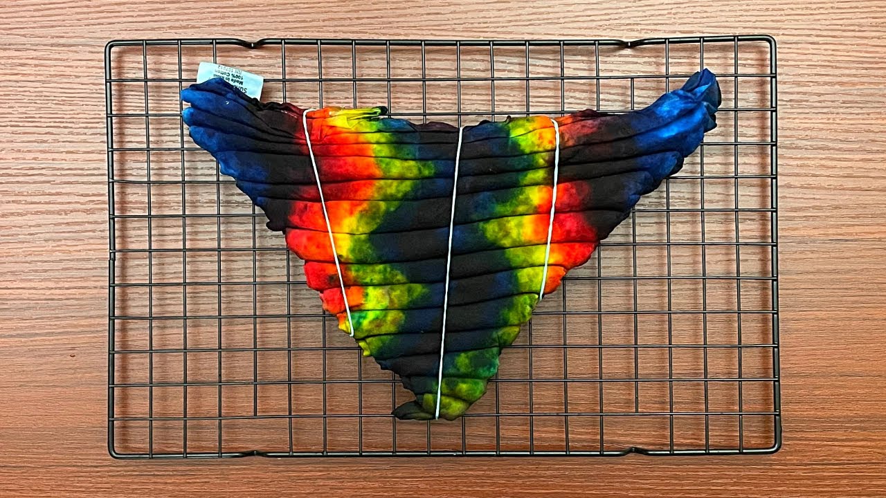 Tie-dye pattern : The Not So Black Hole!