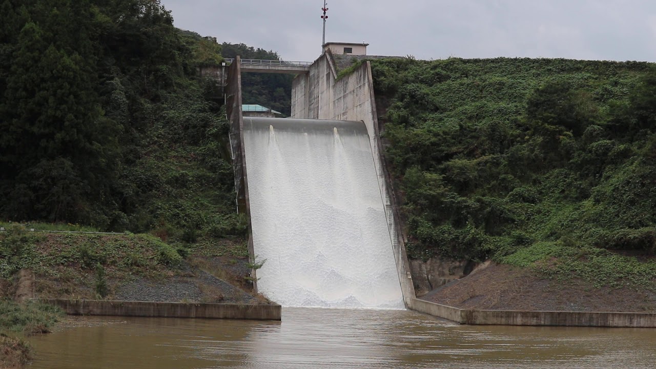 御前山ダム　放流