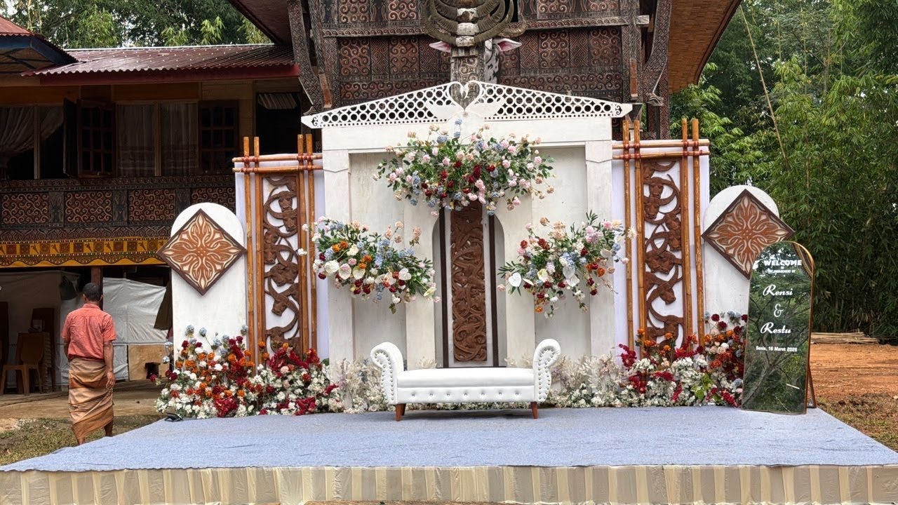 Acara Lamaran Rensi dan Restu di Tongkonan Bangkudu, Lion Tondok Iring 16 Maret 2026