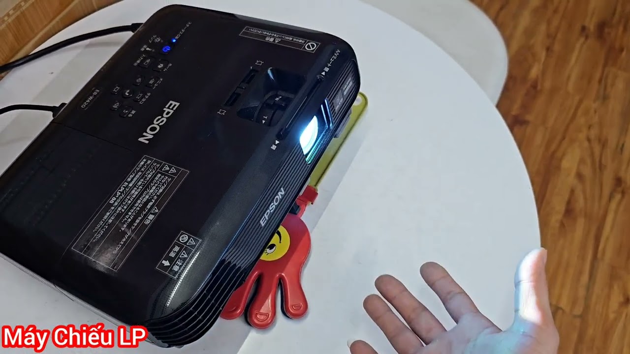 Máy chiếu nhật xách tay zin nguyên bản hàng siêu lướt. Epson W420 mới chạy 52h.