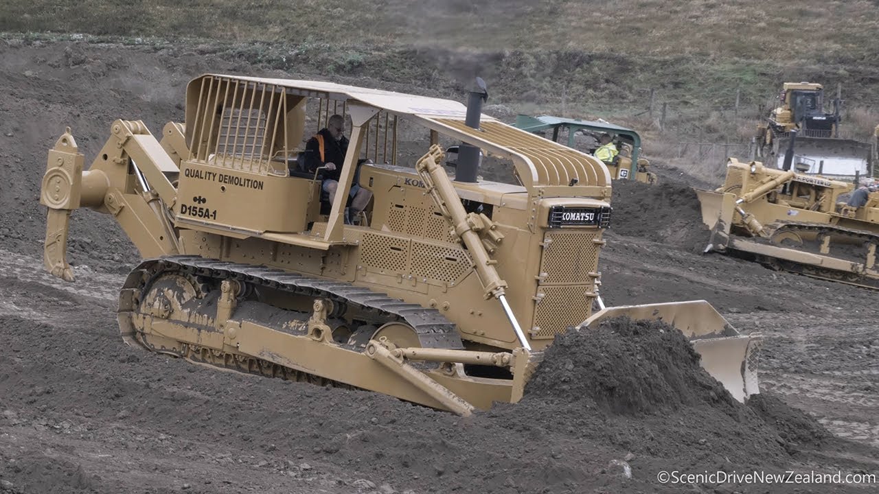 Old Komatsu D155A-1 Bulldozer Working