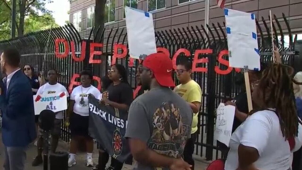 Rally held to demand release of disabled Atlanta barber from ICE custody