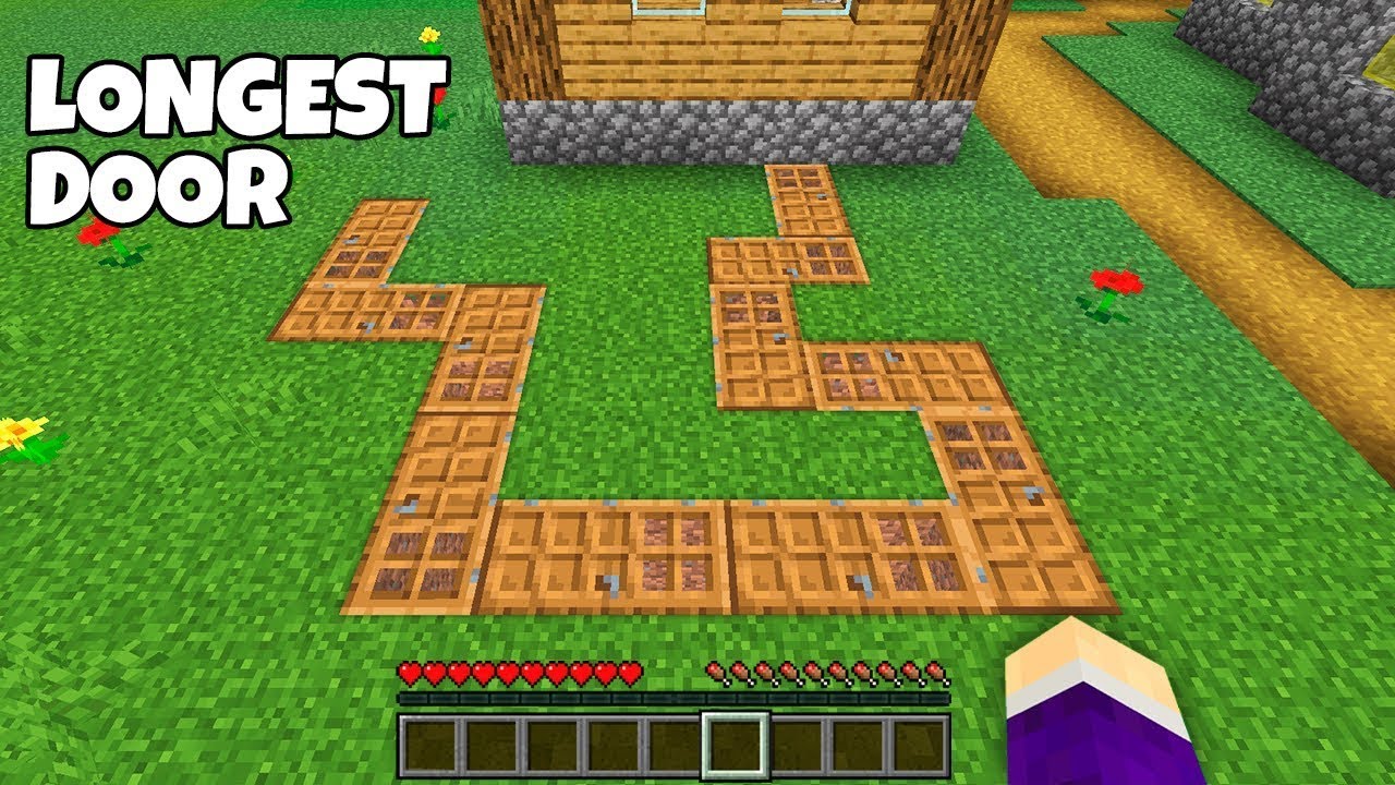 What's inside the LONGEST DOOR in Minecraft ? I found a SECRET BUNKER ! NEW DOOR