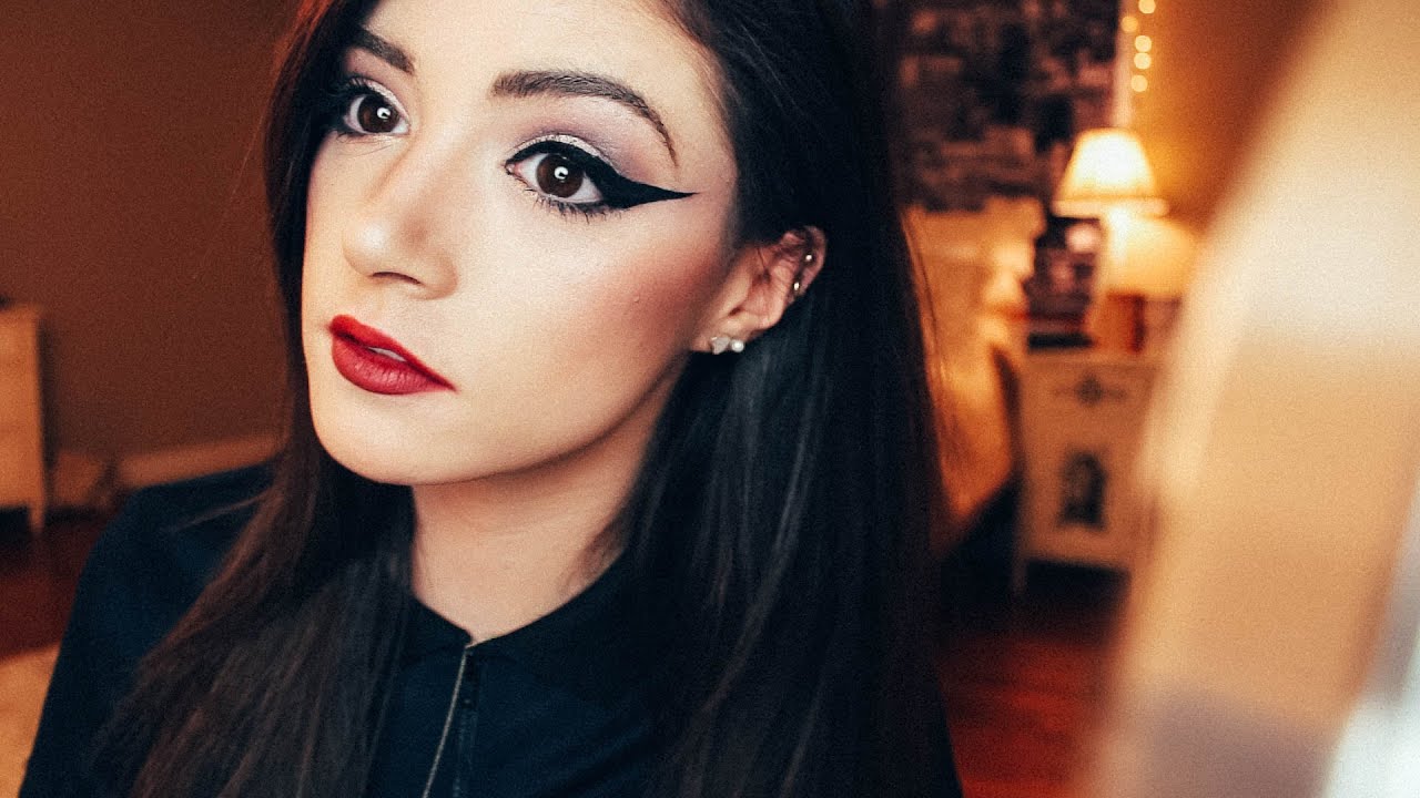 Chrissy Costanza Eyeliner! (5 billion years later)