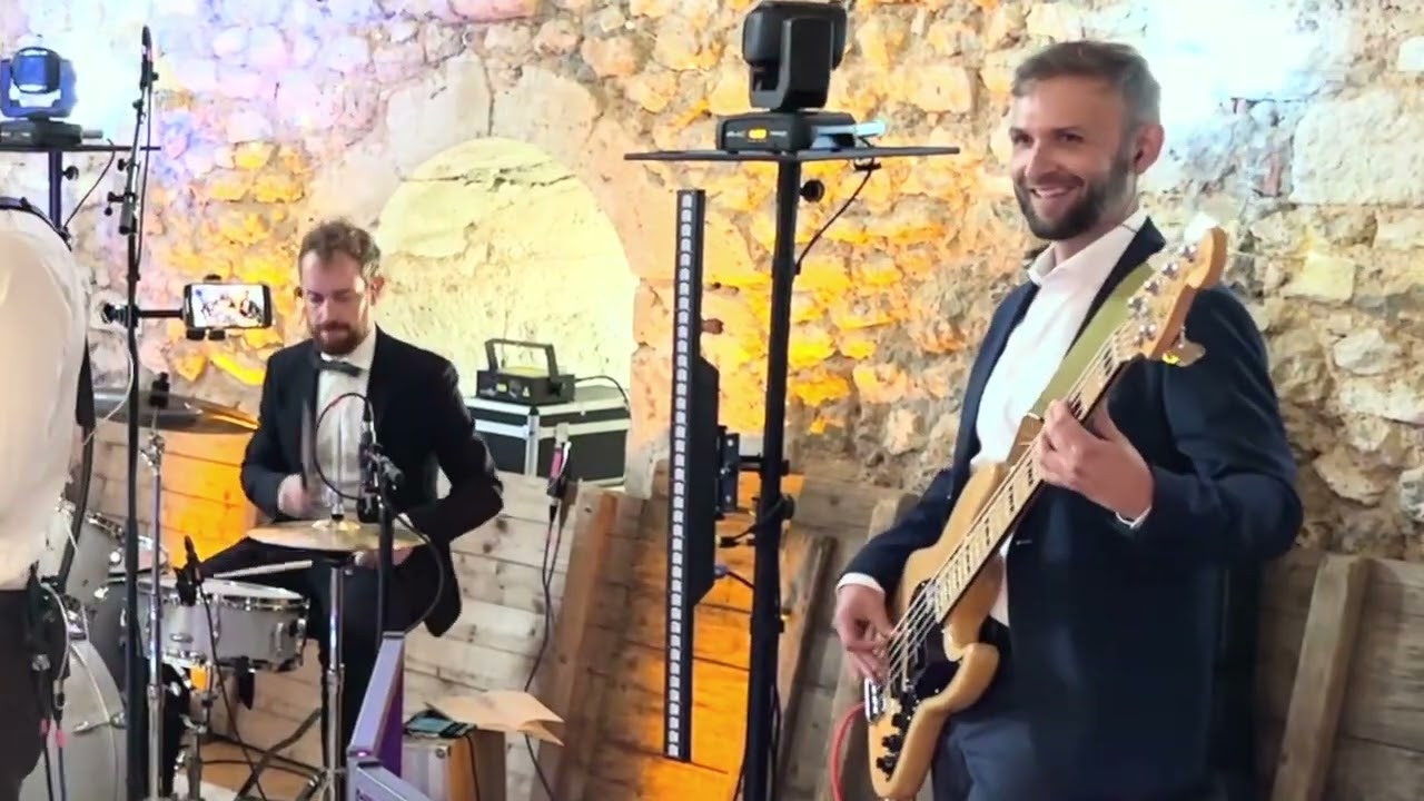 Signé Cat's Eyes - live cover by The Doodo