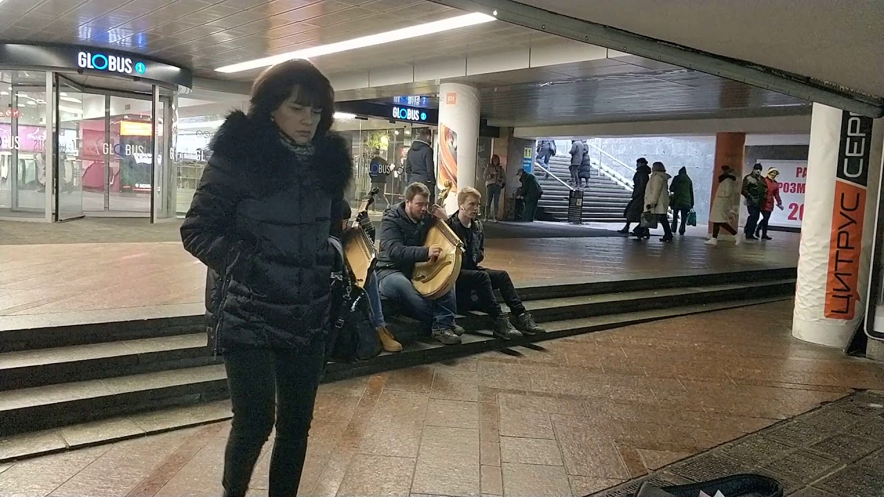 Ukrainian bandura music played in Kiev metro