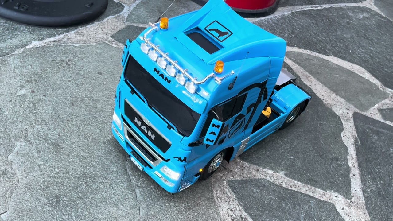 MAN blau 4x2