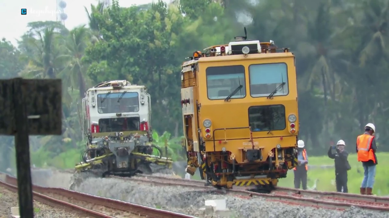 Indonesian Railways Plasser & Theurer KSP 2001 ft. Plasser 09 - 16 CSM at Work in Kutowinangun