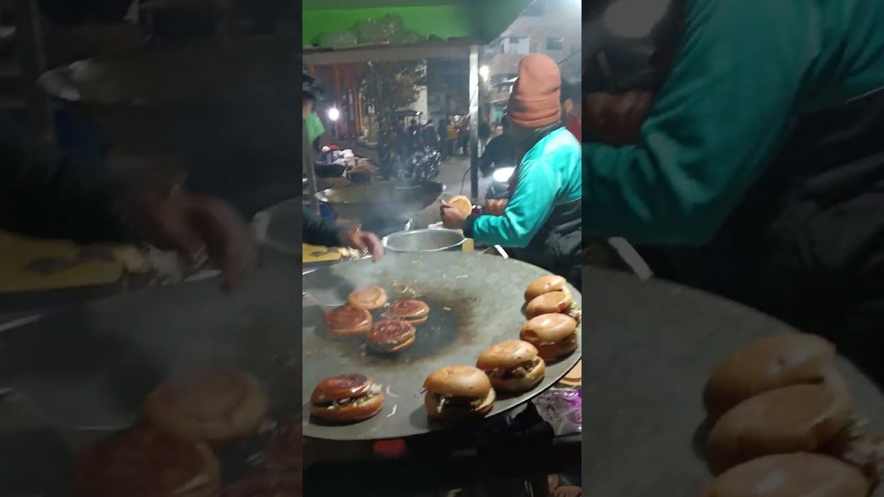 Modinagar famous burger 🍔😋 wale.. 