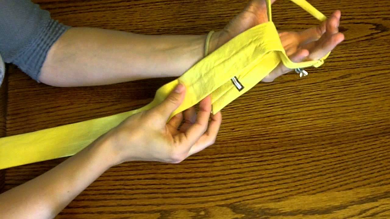 How to tie a children's necktie