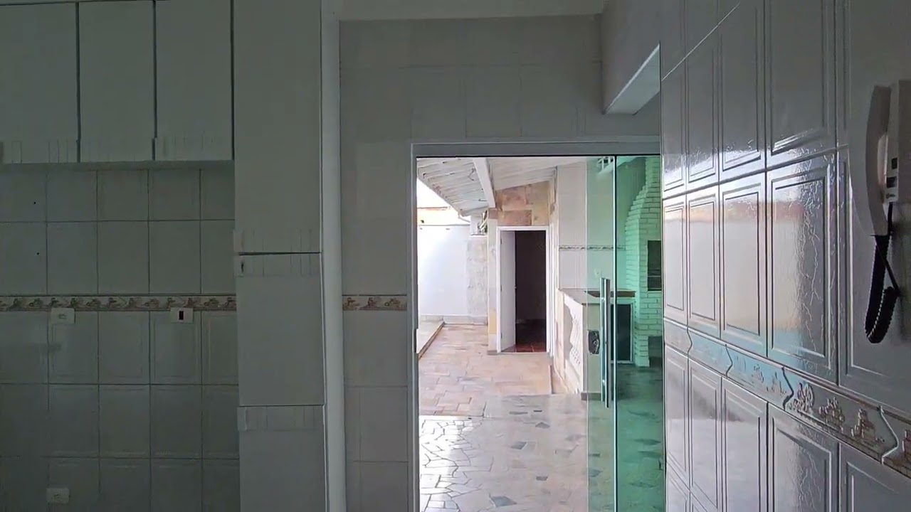 Silêncio, Apenas um Lar.