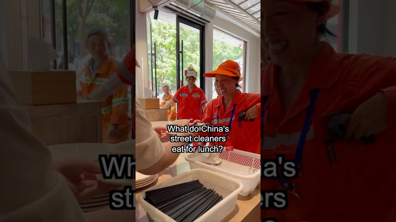Street Cleaners&lsquo; Lunch in China