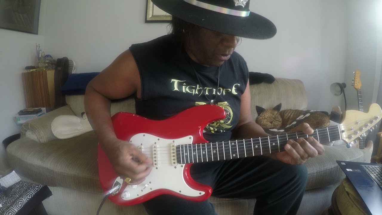 STEVIE RAY VAUGHAN MUST KNOW GO TO LICK AND HONEY BEE LESSON W/CHRIS BELL