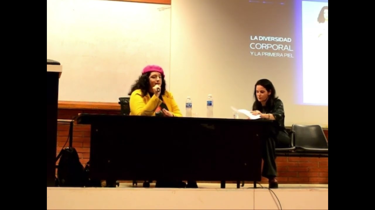 Agustina Cabaleiro en FADU explicando la ley de talles en Argentina @Onlinemami