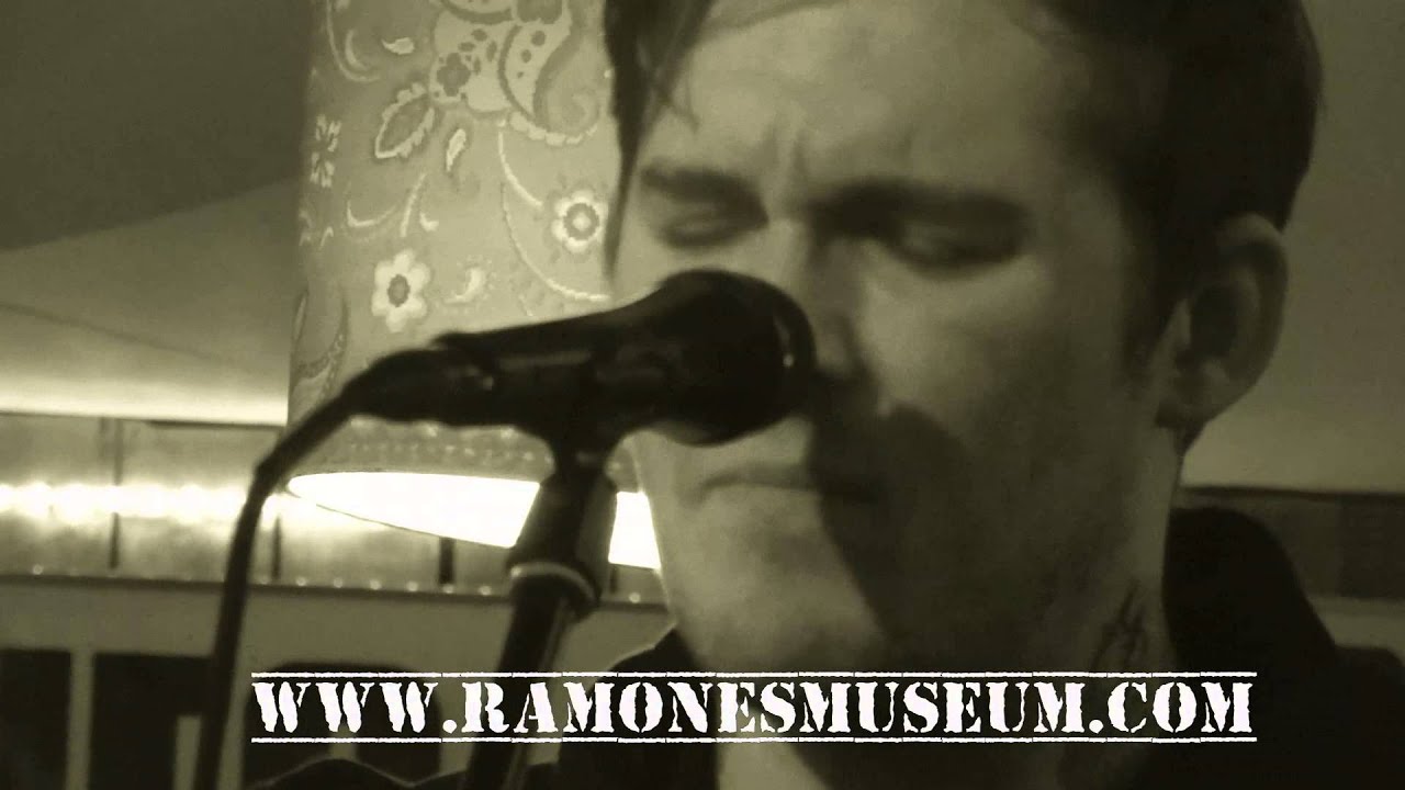 Brian Fallon 1930  live Ramonesmuseum Berlin The Gaslight Anthem acoustic