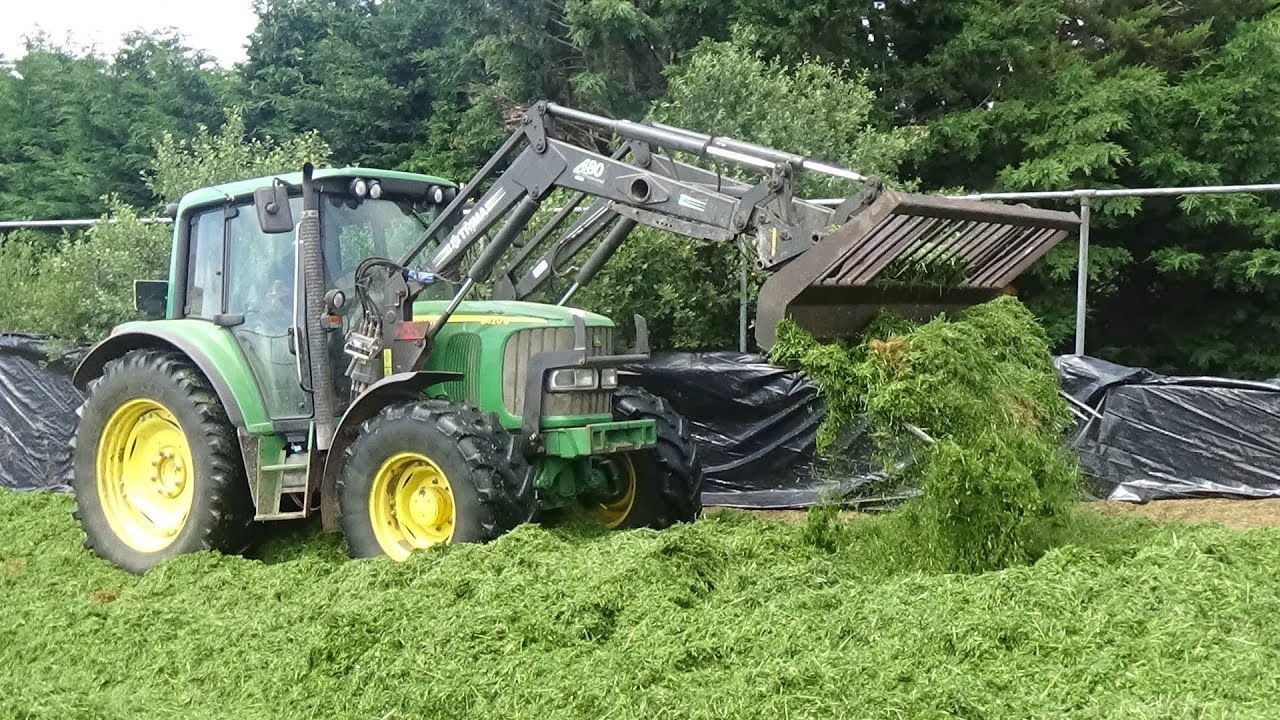 On the Clamp/ Pit - Buckraking Grass with John Deere 6420S & 6430 tipping load - SOUND - Silage 2018