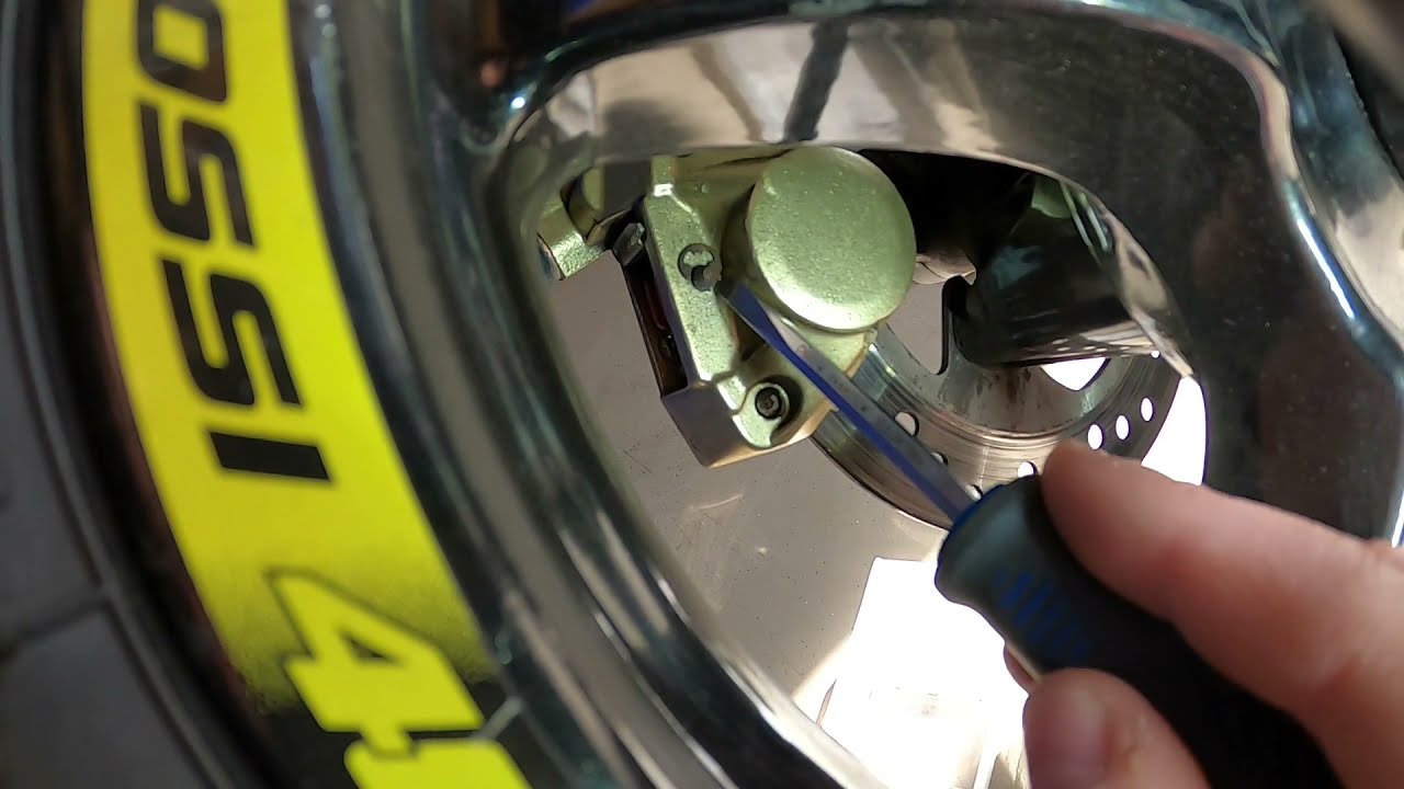 Bremsbeläge wechseln beim Moped | Tutorial