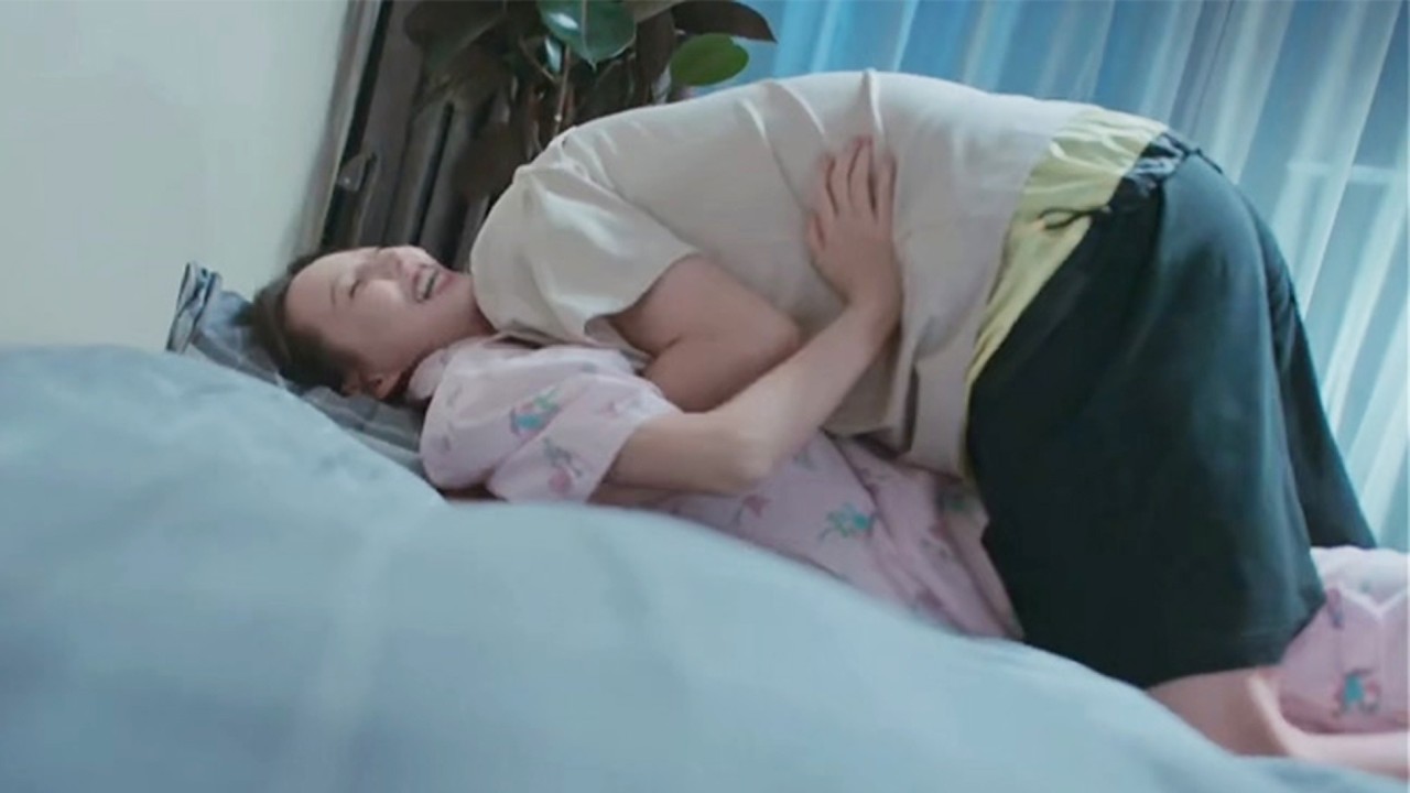 女友害羞太矜持，怎料男友力氣大，壹把撕裂衣服！#彭冠英 #出軌 #狗血