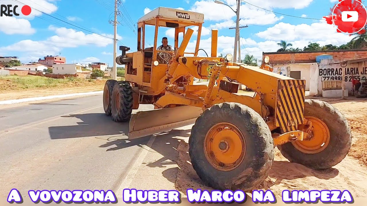Motoniveladora Huber Warco 140s fazendo limpeza ( Parte 3)