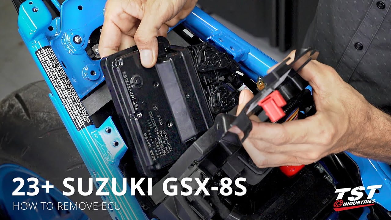 Как получить доступ и снять блок управления двигателем (ЭБУ) на Suzuki GSX-8S 2023+ / GSX-8R 2024...