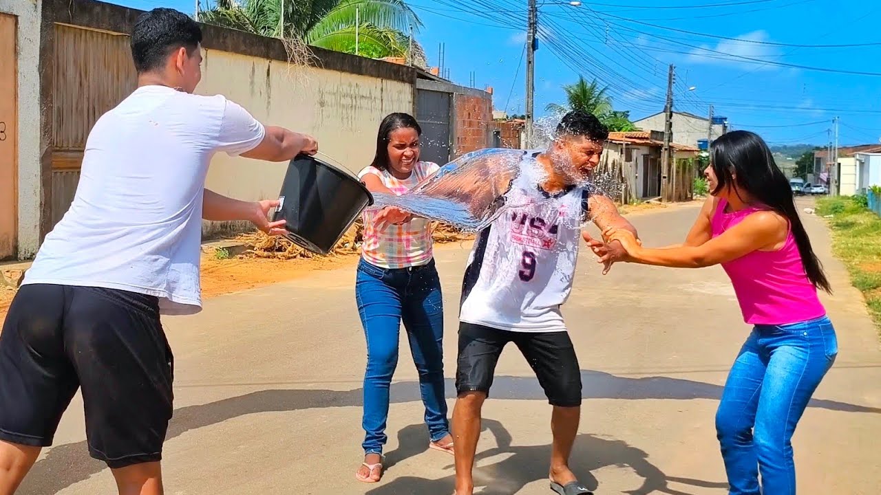 Ele foi obrigado a Tomar banho por ser desse jeito 