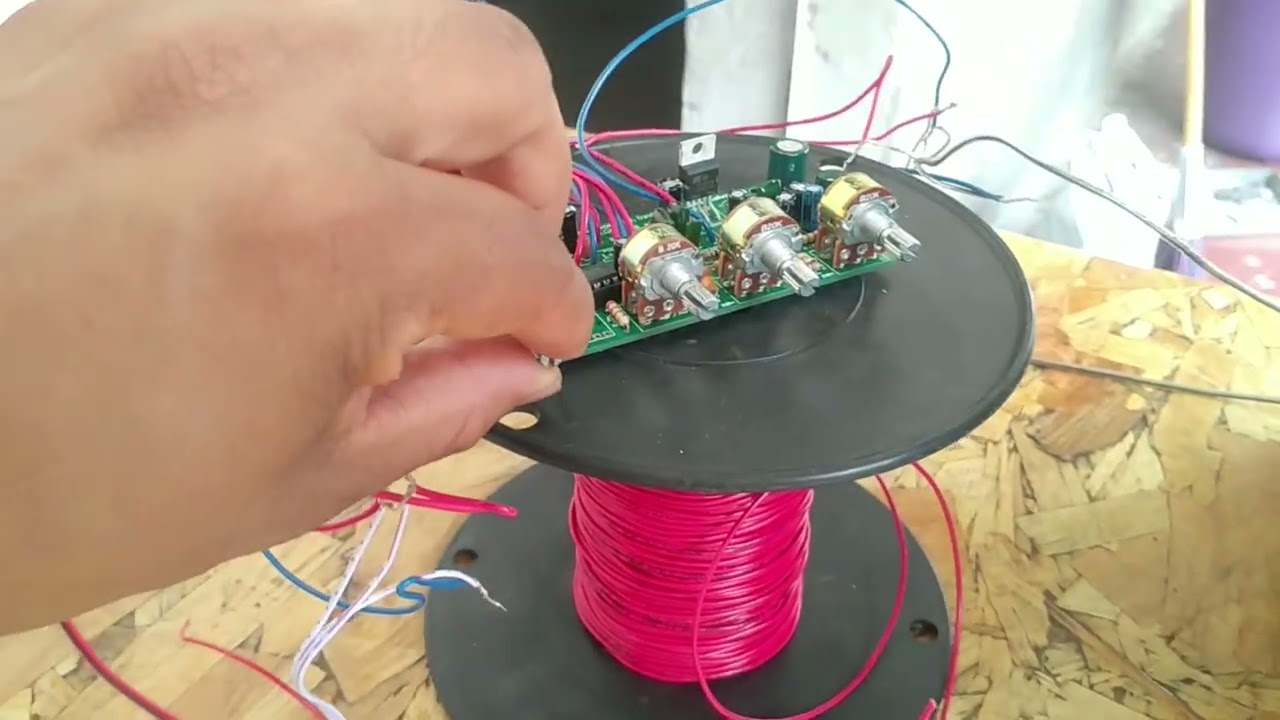 Amplificador est&eacute;reo 20W simple y con ecualizador