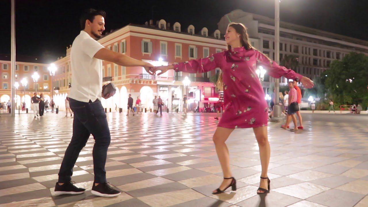 Romantic couple dance in the streets of Nice (France) 🖤MushiBeyto